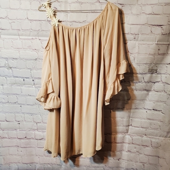 BASICALLY Me Floral Off-Shoulder Blouse - Picture 7 of 8